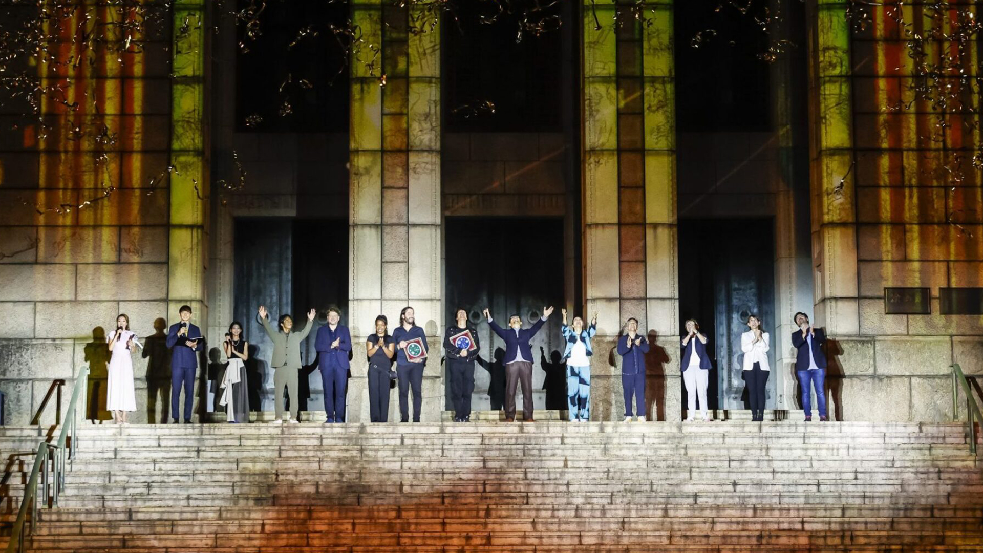 世界最大級のプロジェクションマッピング国際大会、 今年のグランプリはKentaro Tanaka(日本)さん！ 栄光のプライズプレートを金メダリスト角田夏実選手らが贈呈